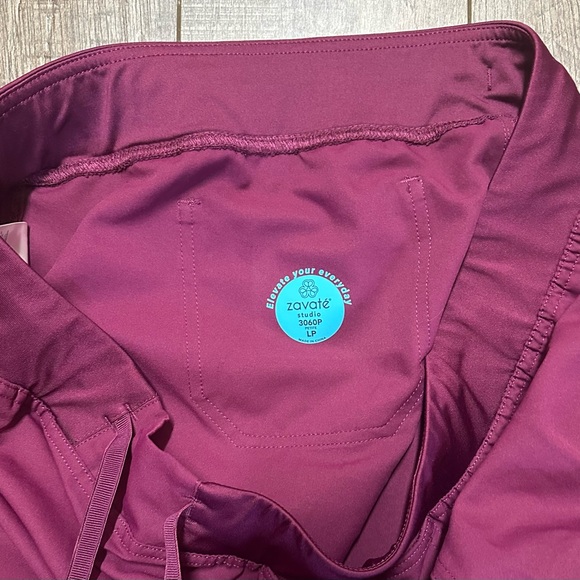 Zavate Burgundy Scrub Set - Picture 7 of 7